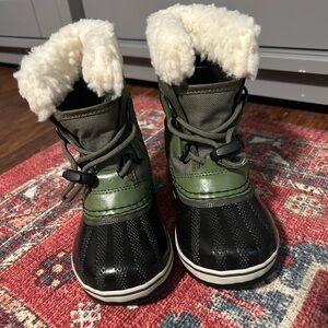 NWOT sorel toddler boots sz 9T